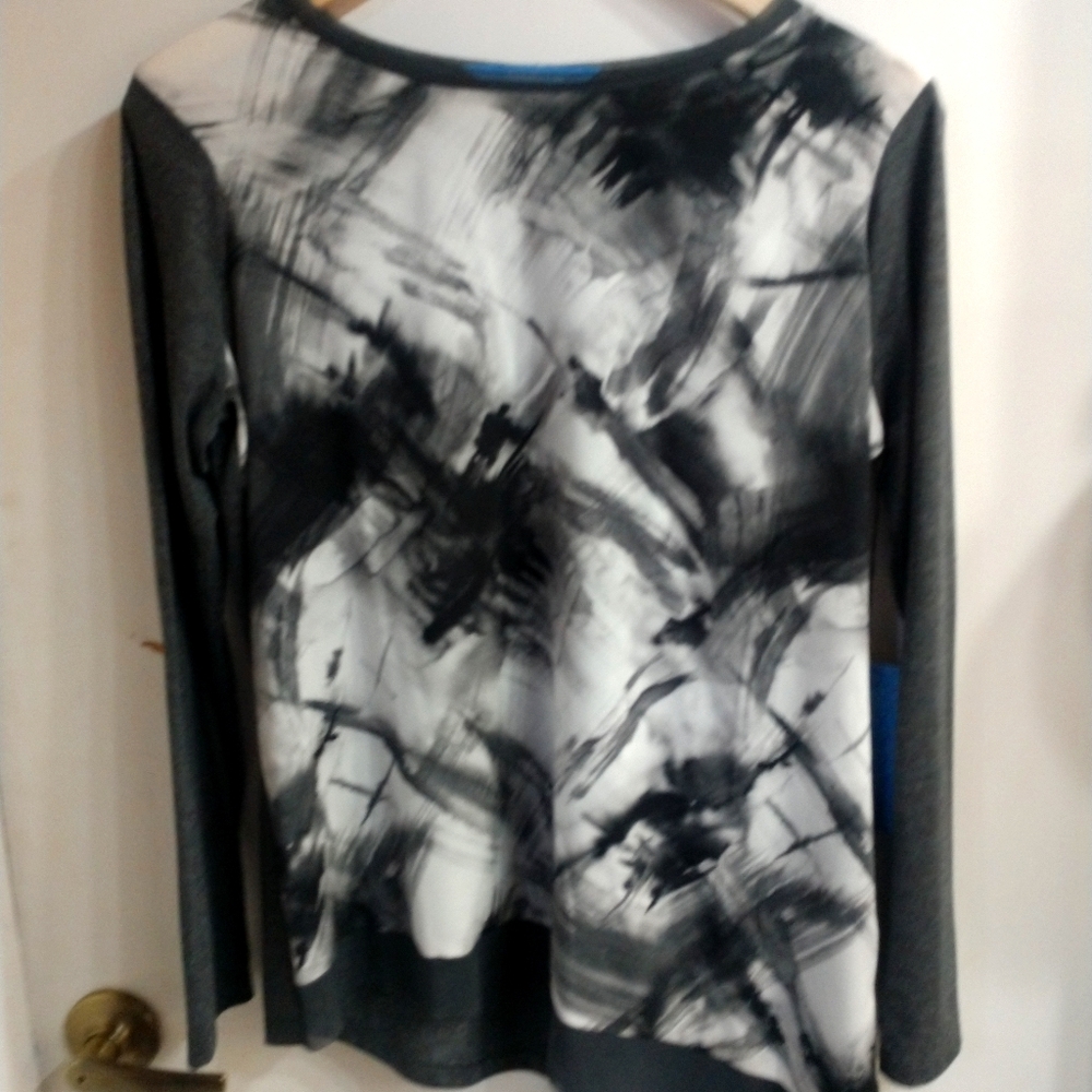 Vera Wang Gray Assymetrical Top